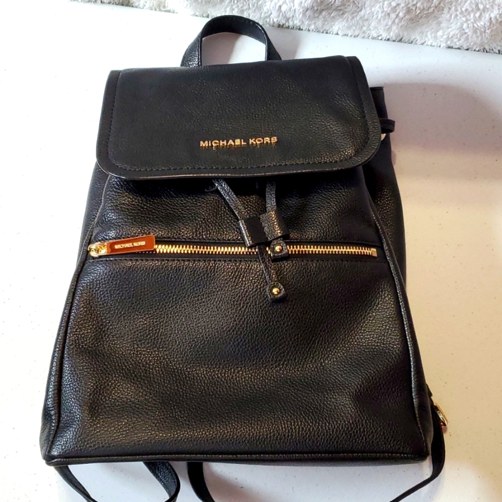 Michael Kors Viv Large Pebble Leather Black Backpack.
